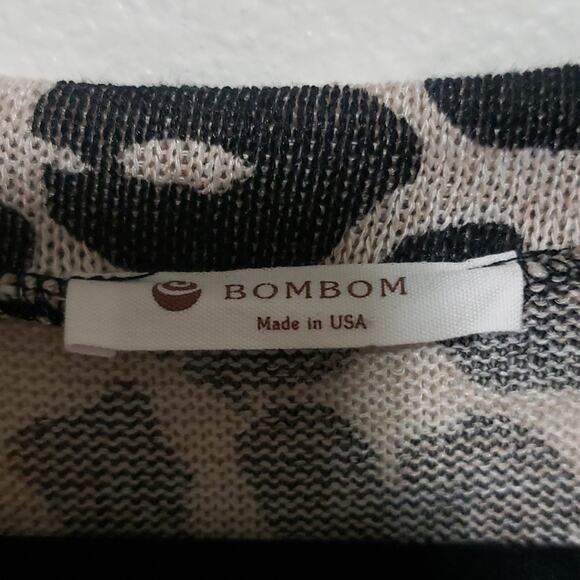 BomBom Animal Print V-neck Tank Top - Picture 4 of 5